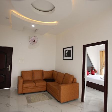 Hotel Emirates Residency Pudunagaram Exterior foto
